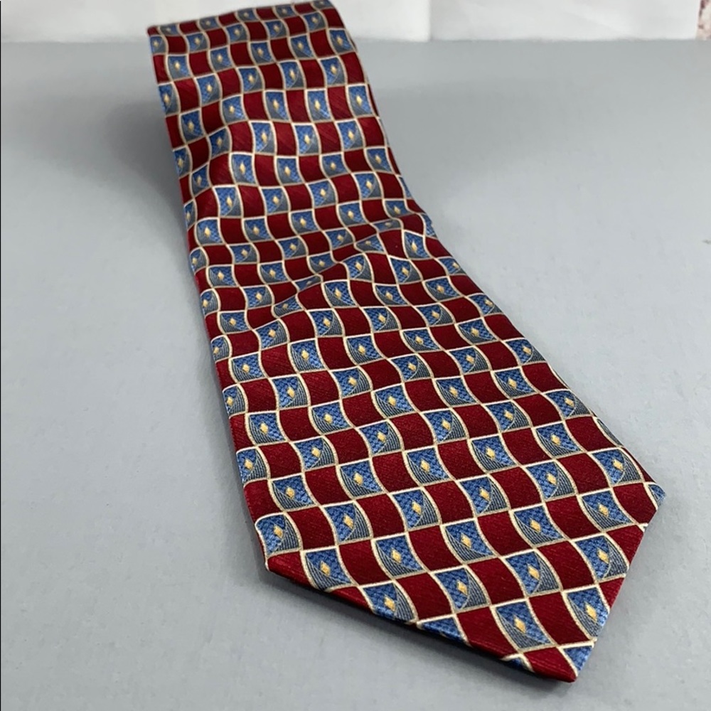 Van Heusen Red / Blue Geometric Men’s Tie 4" x 60"
